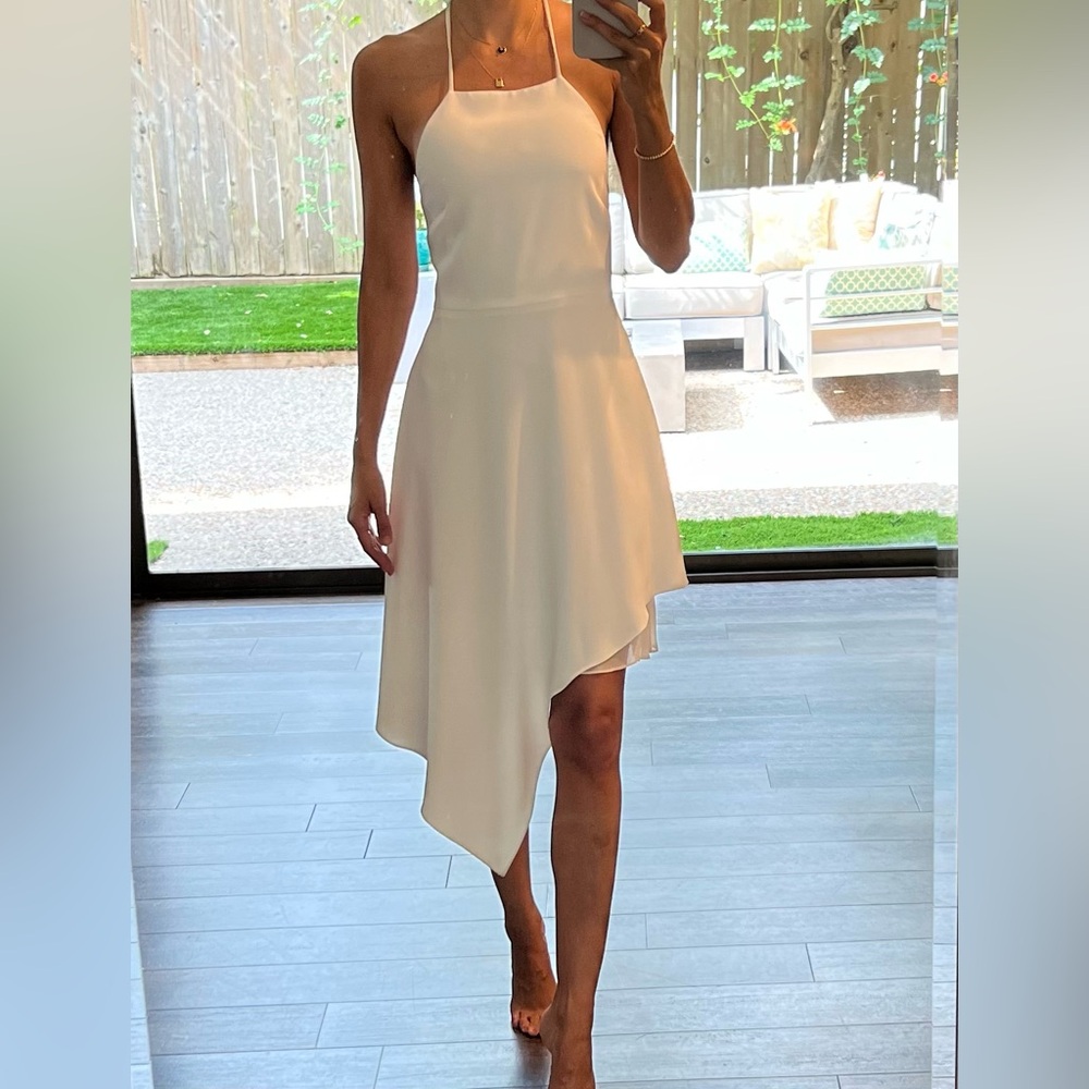 Alice + Olivia white flowy dress. Open back. Size 2.